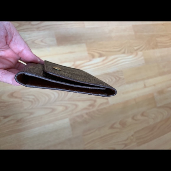 LOUIS VUITTON Trifold Card Holder - Picture 8 of 8